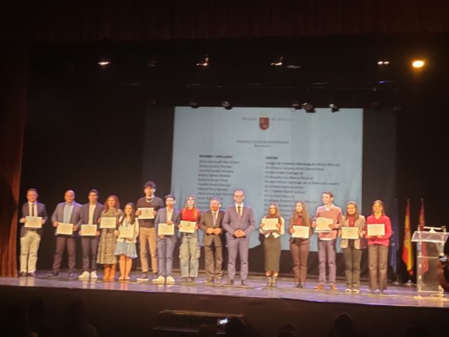 Alumnos del IES J Ibáñez Martín reciben el premio extraordinario de bachillerato