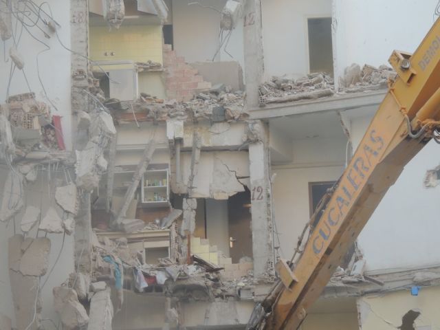  Demolición del edificio de la Avenida de Portugal