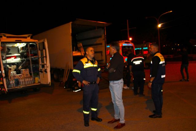 La primera columna del dispositivo de ayuda del Ayuntamiento de Lorca con destino a Valencia ha partido este viernes desde el Centro de Emergencias