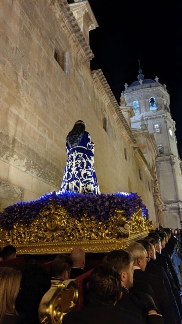 Cientos de lorquinos acompañan al Santísimo Cristo del Rescate