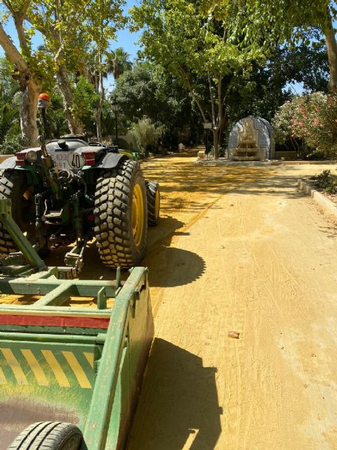 El Ayuntamiento realiza este viernes un tratamiento para evitar la proliferación de mosquitos en la Alameda Ramón y Cajal