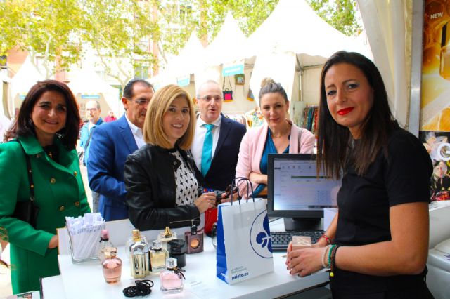 La Plaza de Calderón acoge hasta el domingo la 'Feria del Comercio Local'