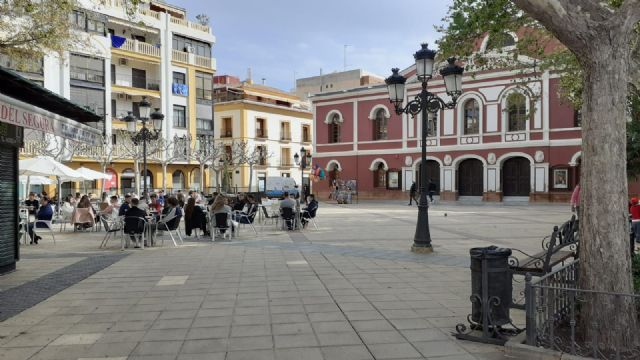 El desempleo descendió en Lorca en abril en 21 personas con una tasa interanual de 1.318 parados menos que hace un año