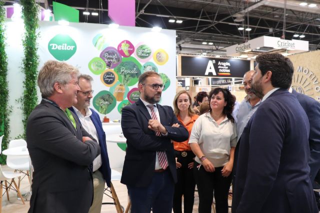 El alcalde destaca la calidad de los productos lorquinos y la importancia del sector hortofrutícola del municipio a nivel internacional en la Feria Fruit Attraction