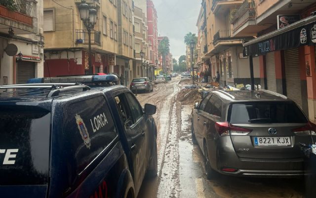 La Policía Local de Lorca colabora durante el fin de semana en labores de emergencia en Valencia por los efectos de la DANA