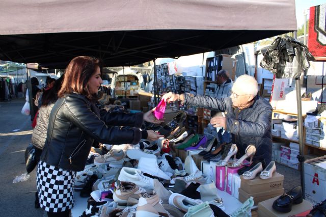 El Mercado Semanal de Lorca se realizará el jueves, a pesar de la instalación del escenario para el 'Primavera Lorca'