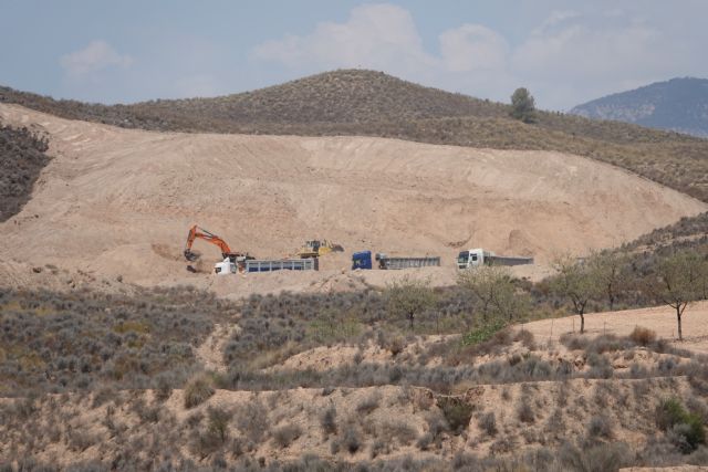 Destrozo de montañas lorquinas en el Día Mundial Medio del Ambiente