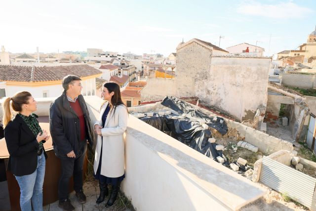 Afloran dos paños de la Torre 9 de la muralla tras el derribo de una edificación junto al Porche de San Antonio de Lorca