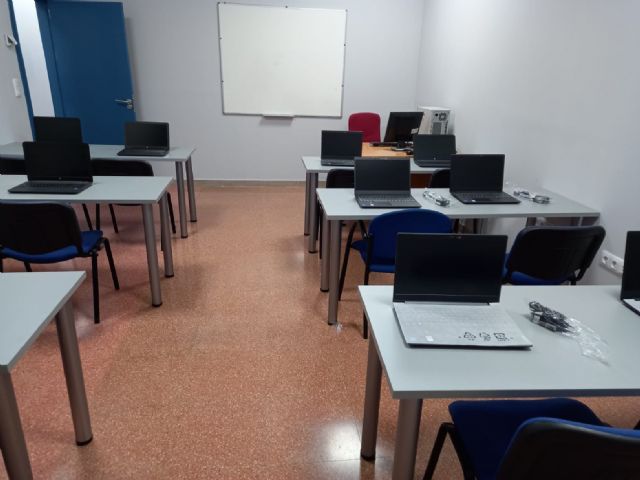 Las pedanías de Almendricos y La Paca contarán con el servicio de 'Aula Mentor' para la formación no reglada de personas adultas a través de internet