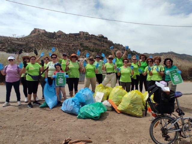 Recogida de basura en el entorno urbano del cauce del Río Guadalentín