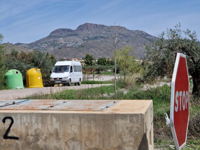 La Policía Local de Lorca sorprende a una persona mientras arrojaba basura de manera ilegal en camino Viejo del Puerto