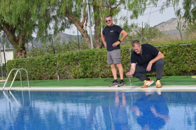 El Ayuntamiento intensifica su campaña de concienciación y reciclaje de residuos en las playas y piscinas del municipio durante el verano