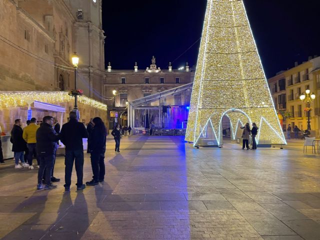 Peleas, suciedad y una programación 'raquítica': la cara B de la Navidad en Lorca que Fulgencio Gil intenta tapar con sus cifras inventadas