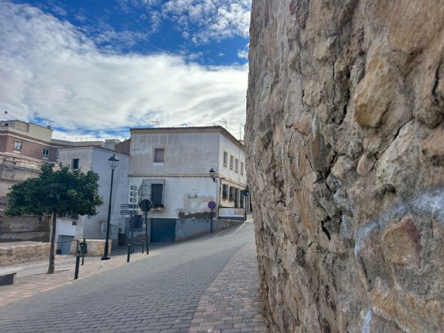 El PSOE insta al equipo de gobierno de Partido Popular y Vox a actuar con urgencia en la conservación de la Muralla Medieval de Lorca