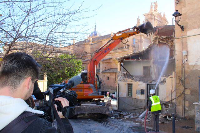 La demolición de tres inmuebles junto a la vieja Cárcel inicia la regeneración del área de los Barrios Altos de Lorca