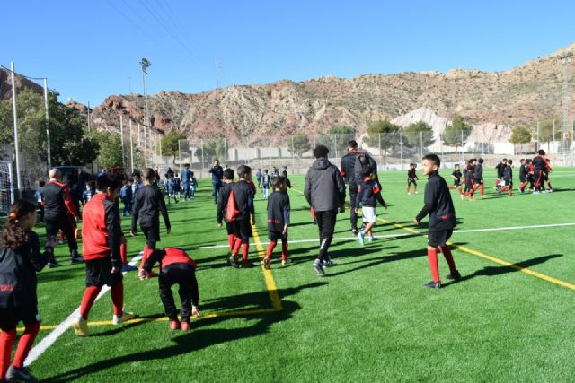 El campo de fútbol Alfonso Embarre reabre sus puertas tras las obras de reforma y sustitución del pavimento de césped artificial