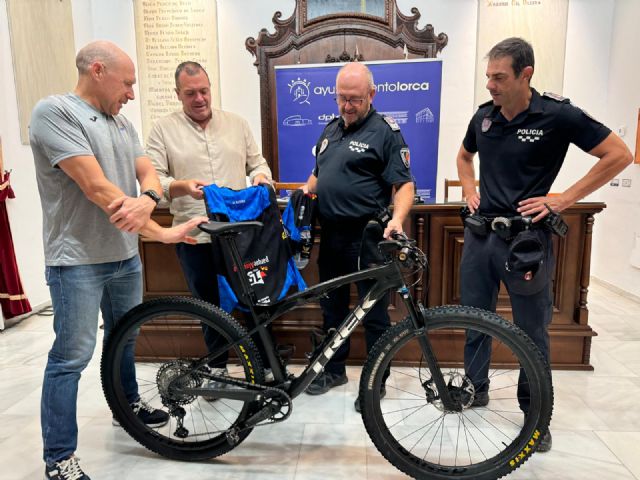 Los agentes Juan Antonio Martínez y Carlos Sánchez representarán a Lorca en el Campeonato de España de MTB de Policías Locales