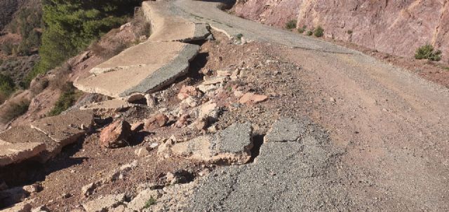 El PSOE de Lorca alerta del peligroso estado de la pista forestal de la Peñarrubia y exige a la CARM su arreglo inmediato