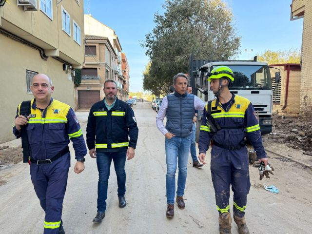 Fulgencio Gil visita Massanassa para supervisar los trabajos de consolidación de estructuras que está realizando el Servicio de Emergencias de Lorca