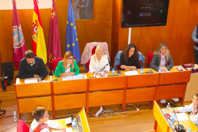 El Salón de Plenos del Ayuntamiento de Lorca acoge el Pleno Infantil con motivo de la celebración del Día Internacional de los Derechos del Niño