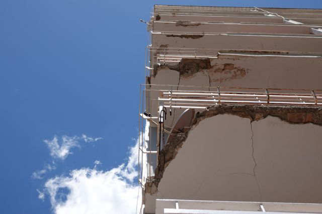 Sosa pide actuaciones municipales urgentes frente al deterioro evidente de los balcones de un edificio ubicado frente el IES “Ibáñez Martín”