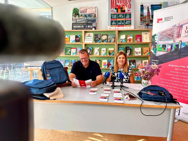 El servicio 'Nosotros te lo llevamos', de la Red Municipal de Bibliotecas de Lorca, alcanza en el mes de julio la treintena de entregas, superando la cifra de todo 2023