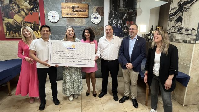 'Mesón Lorquino' dona su premio en las Jornadas Gastronómicas del Arroz en Calasparra en Lorca, para el tratamiento e investigación del cáncer infantil