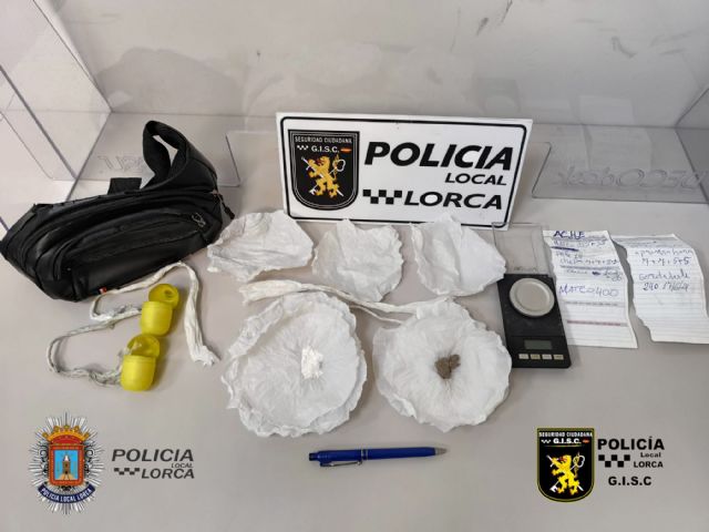 La Policía Local detiene a una persona por delitos contra la salud pública y la seguridad vial en Lorca