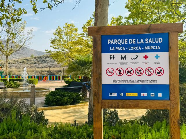 El Ayuntamiento acomete las obras de mejora del parque de La Paca, con nuevos juegos infantiles y bio saludables