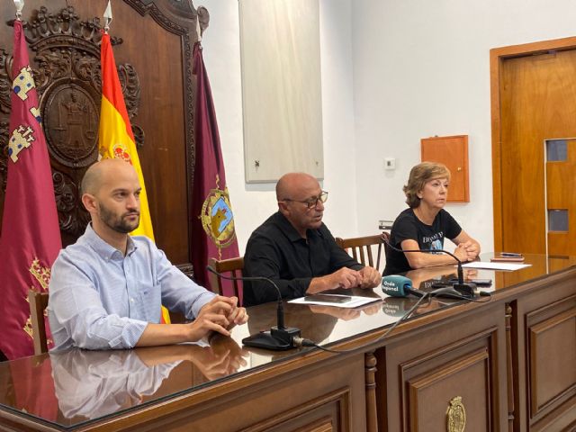 Las asociaciones de 'protección y bienestar animal' en Lorca le 'declaran la guerra' al gobierno local de Fulgencio Gil