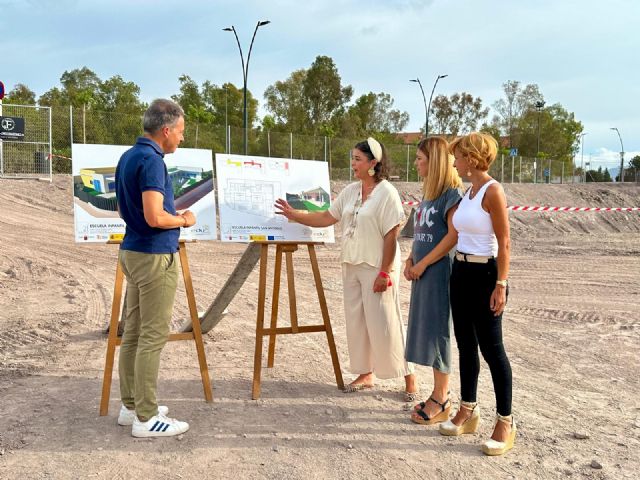 El alcalde de Lorca supervisa el comienzo de las obras de la nueva escuela infantil del barrio de San Antonio