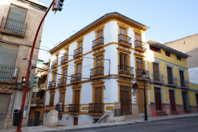 El Ayuntamiento apuesta por la rehabilitación de inmuebles históricos y patrimoniales de Lorca con el apoyo económico a 'La Sociedad', del barrio de San Cristóbal